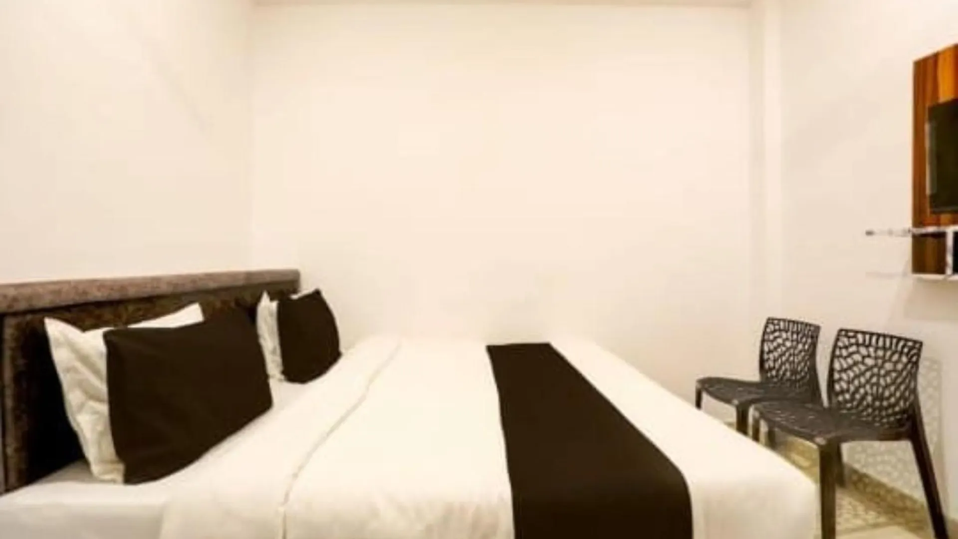 Lägenhet Hotel Rainbow Residency , Near Assi Ghat, Best Facility With Decorative Room Varanasi