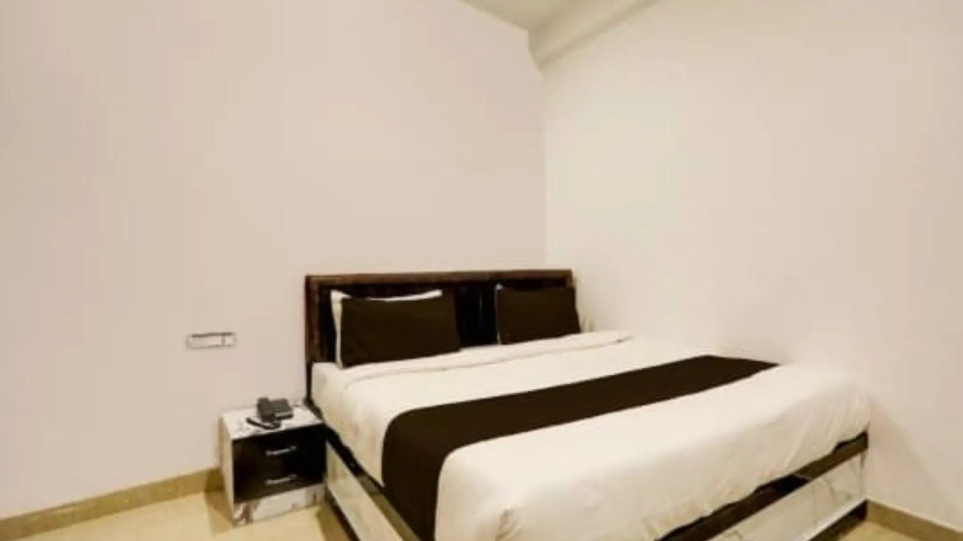 Lägenhet Hotel Rainbow Residency , Near Assi Ghat, Best Facility With Decorative Room Varanasi